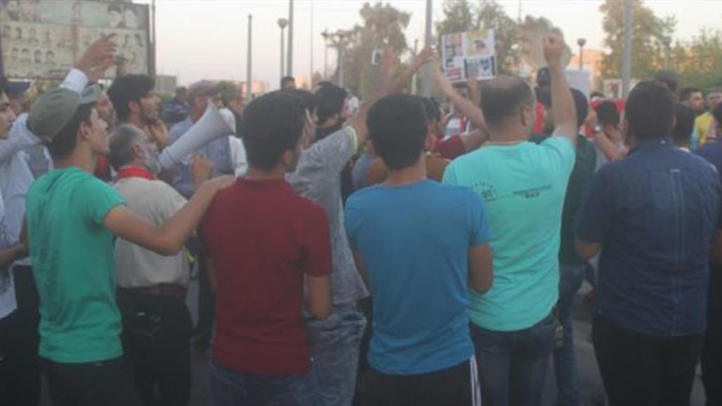 العشرات يتظاهرون في البصرة للمطالبة بإصلاحات