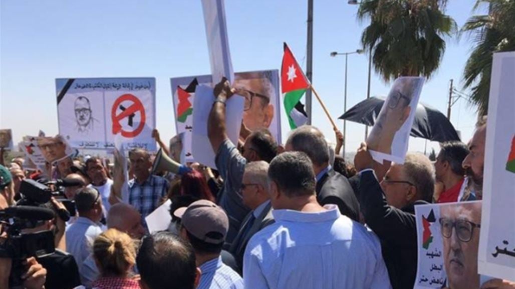 مناصرو "حتر" يحتجون في عمان ويطالبون باسقاط وزير الداخلية