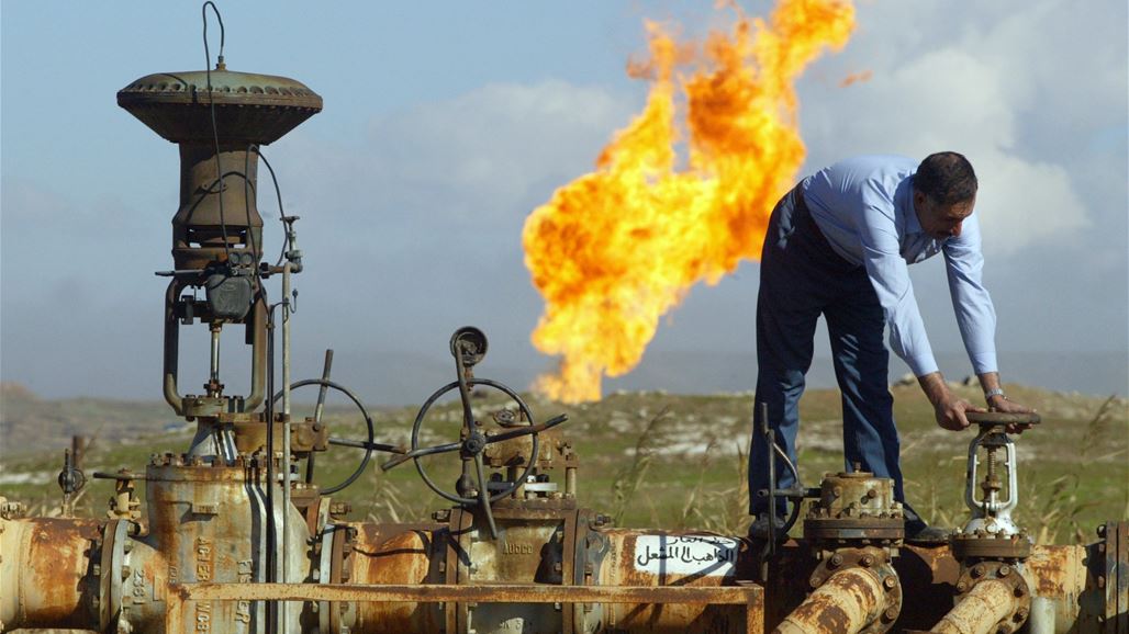 النفط يتراجع مع تبدد آمال التوصل لاتفاق في الجزائر