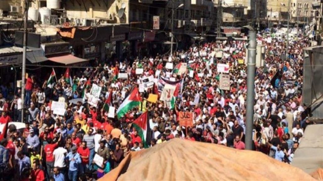 آلاف الأردنيين يتظاهرون وسط عمان رافعين شعار "غاز العدو احتلال"