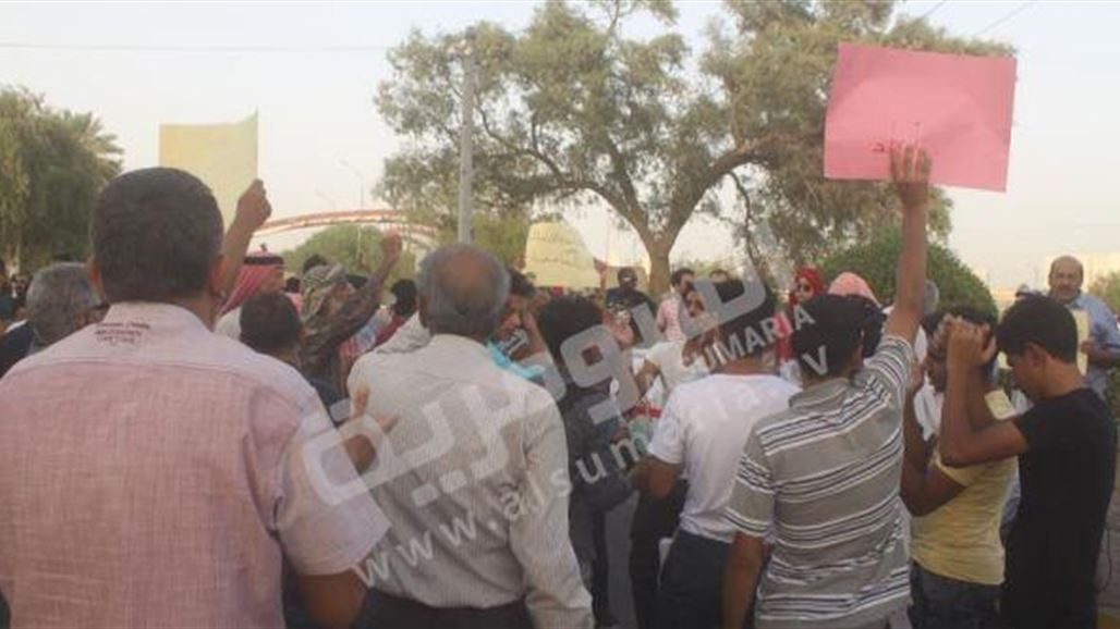 العشرات يتظاهرون وسط البصرة للمطالبة بإجراء إصلاحات