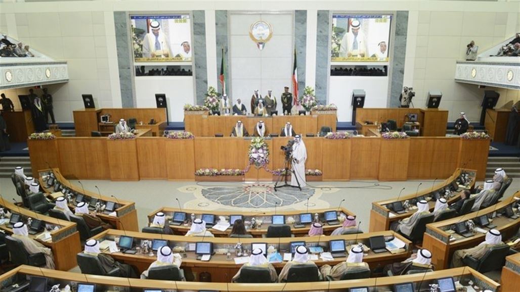 الكويتيون يتوجهون إلى صناديق الاقتراع لاختيار برلمان جديد