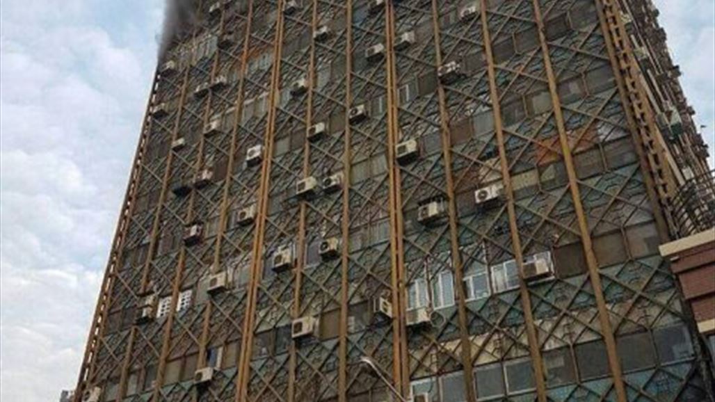 حريق "ضخم" في برج تجاري وسط طهران