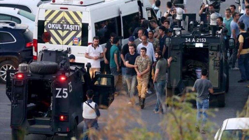 تقرير: اعتقال أكثر من 400 في تركيا بعد تحقيقات بمحاولة الانقلاب