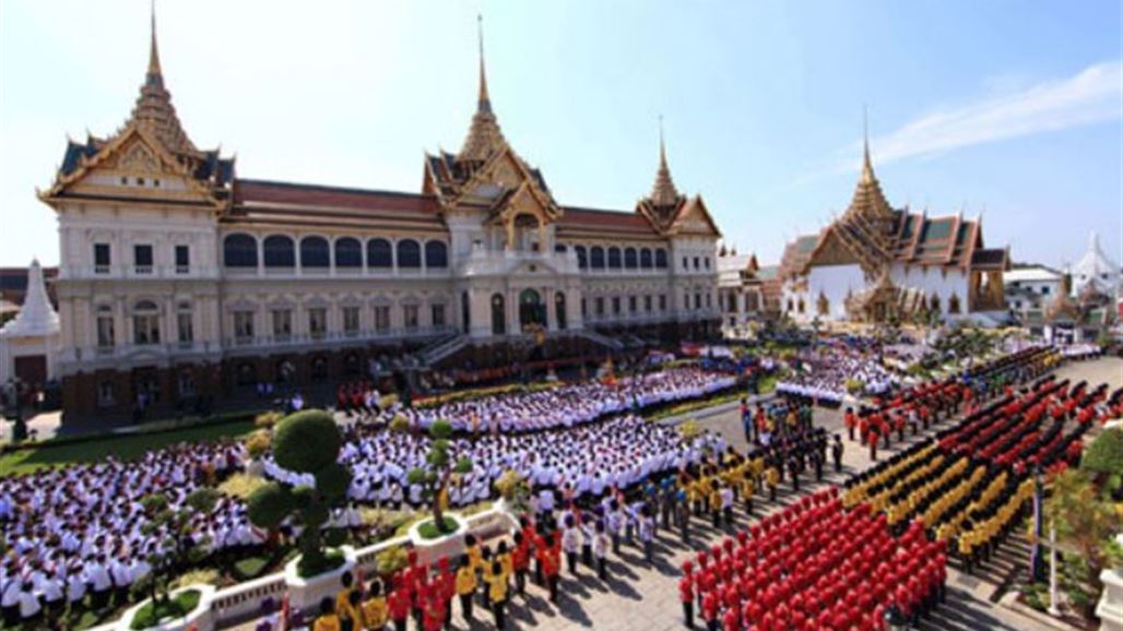 تجهيز عربة مذهبة لنقل ملك تايلاند الى "الجنة"