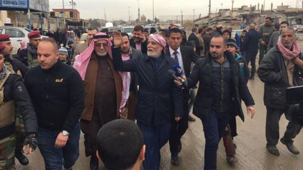 الهميم يتجول في أحياء الموصل ويفتتح مقراً للوقف السني بالمدينة