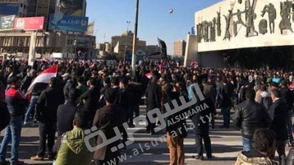 الآلاف يتظاهرون في التحرير وسط بغداد ويمتنعون عن الهتافات
