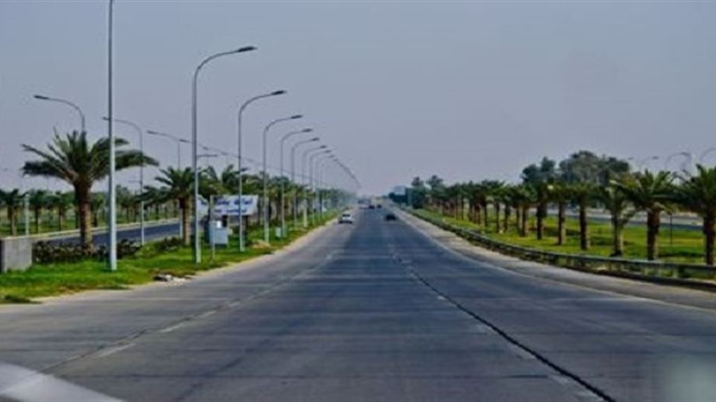 امانة بغداد تستبدل "ثيل" حدائق طريق مطار بغداد بآخر دائم الخضرة