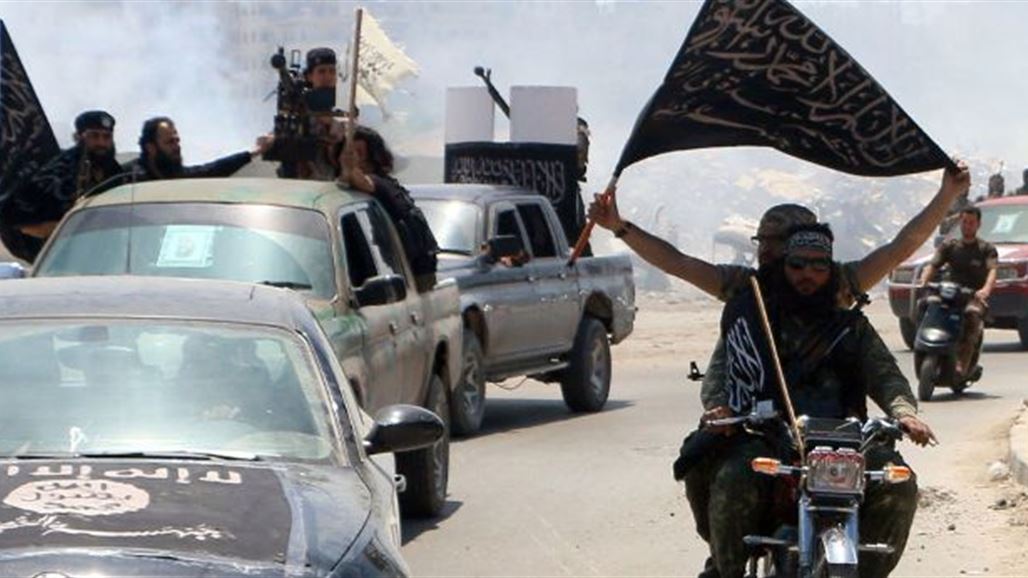 تنظيم القاعدة يستولي على 3 شاحنات محملة بالأسلحة جنوب اليمن