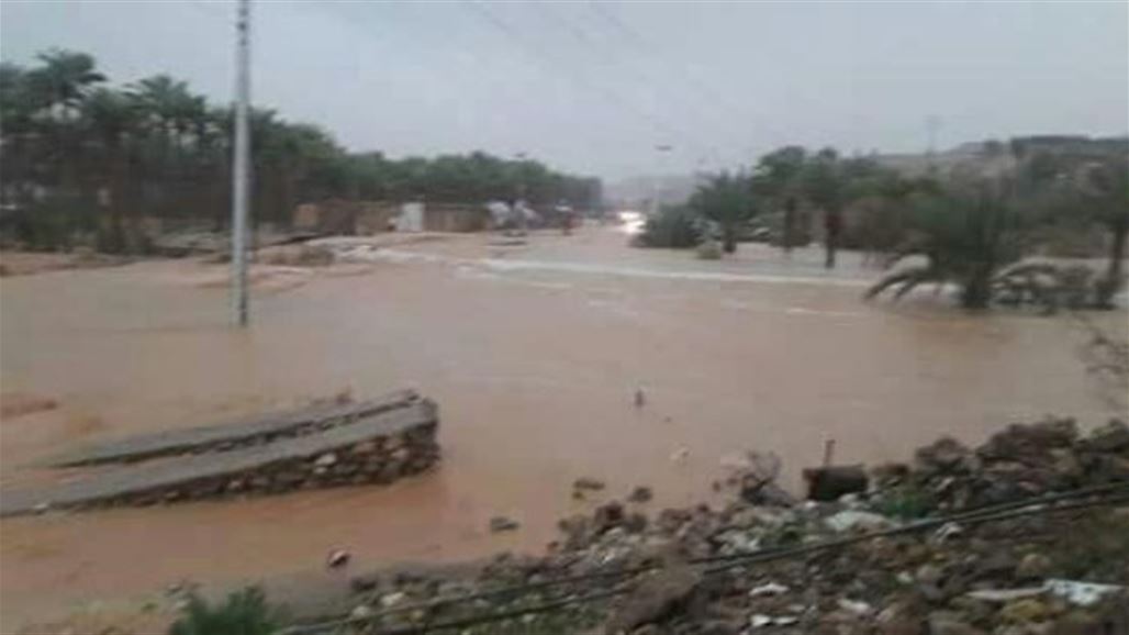 بالصور.. فيضانات تقطع الطريق بين البغدادي والرمادي
