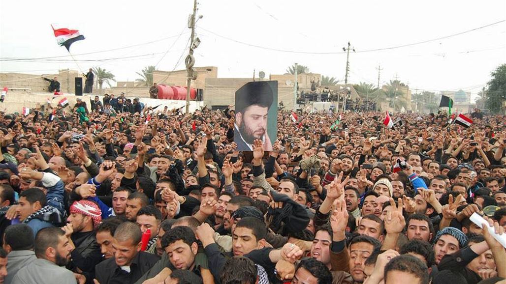المئات يتظاهرون امام منزل الصدر بالنجف استنكارا لـ"محاولات اغتياله"