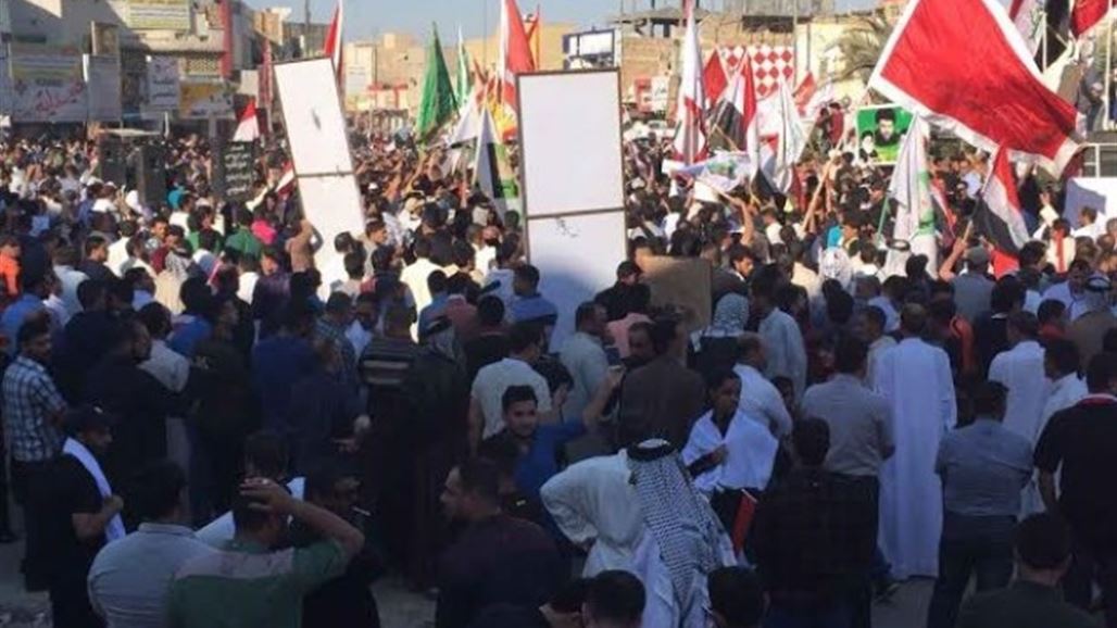 المئات يتظاهرون وسط الناصرية تنديدا بالتهديدات التي كشف عنها الصدر