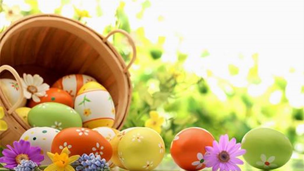 طرق لتلوين بيض العيد بألوان طبيعية من مطبخك