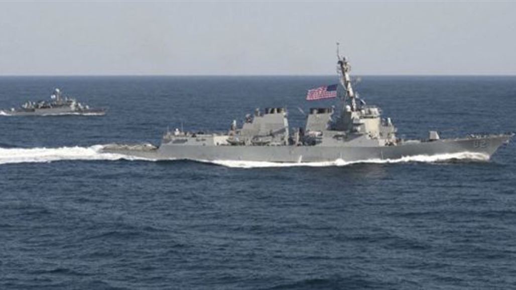 حاملة صواريخ أمريكية تتأهب للرد أثناء اقتراب سفينة إيرانية منها