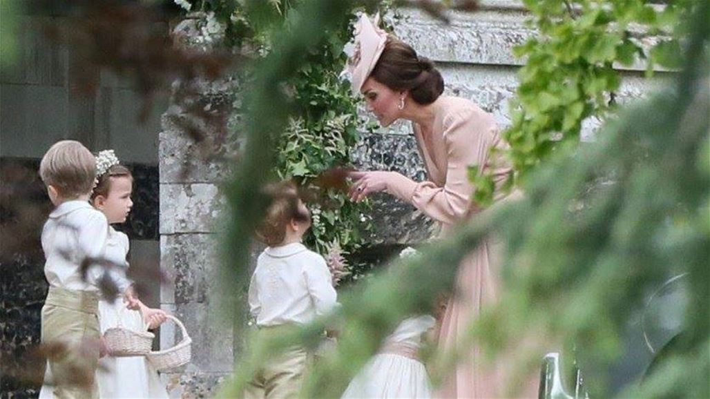 بالصّور: لهذا السّبب كيت ميدلتون توبّخ الأمير جورج في حفل زفاف شقيقتها!