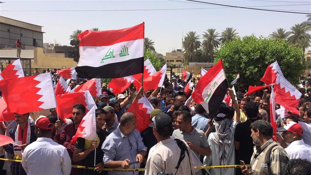 المئات يتظاهرون امام السفارة البحرينية ببغداد استجابة لدعوة الصدر