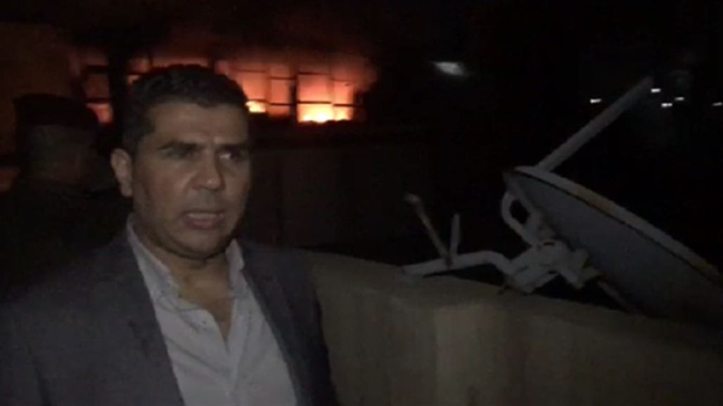 وزير الداخلية يشرف على اخماد حريق اندلع في بناية للعطور وسط بغداد