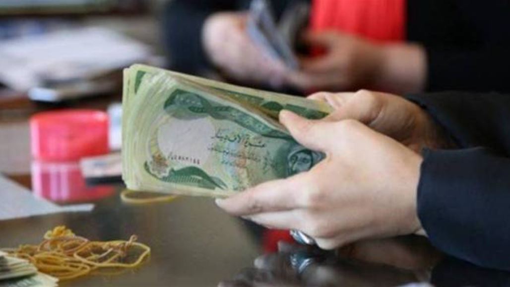 تربية نينوى تباشر بتوزيع رواتب منتسبيها لشهري نيسان وآيار داخل الموصل