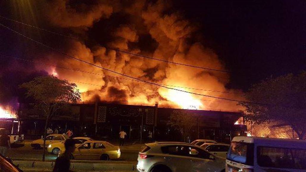 اندلاع حريق كبير داخل معارض لأثاث جنوبي بغداد