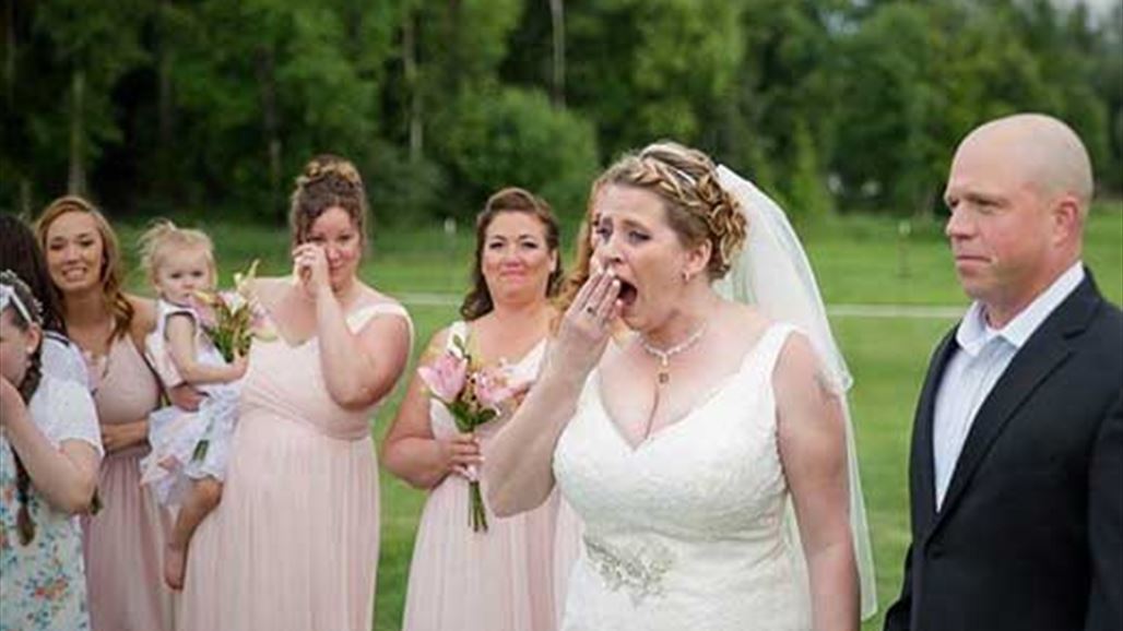 بالصور: ضيف مجهول أبكى العروس يوم زفافها