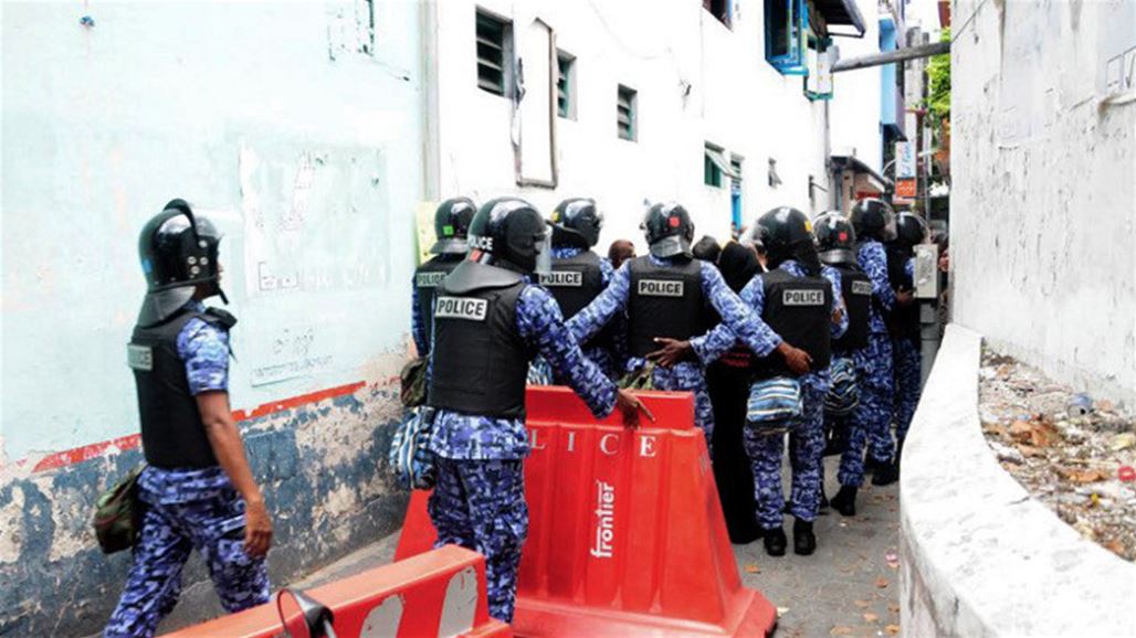 رئيس المالديف يغلق البرلمان ويطرد المشرعين