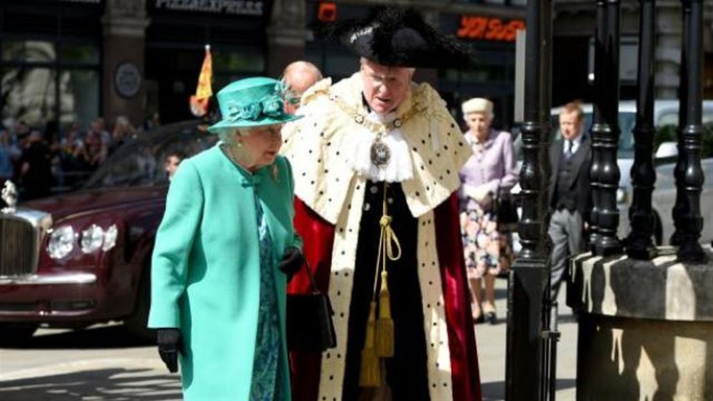 ملكة بريطانيا تستعد للتنازل عن العرش لصالح إبنها