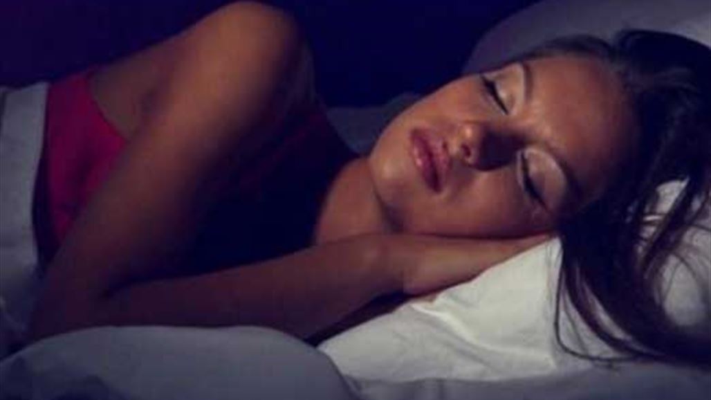 النوم في الظلام يحمي النساء من هذا المرض