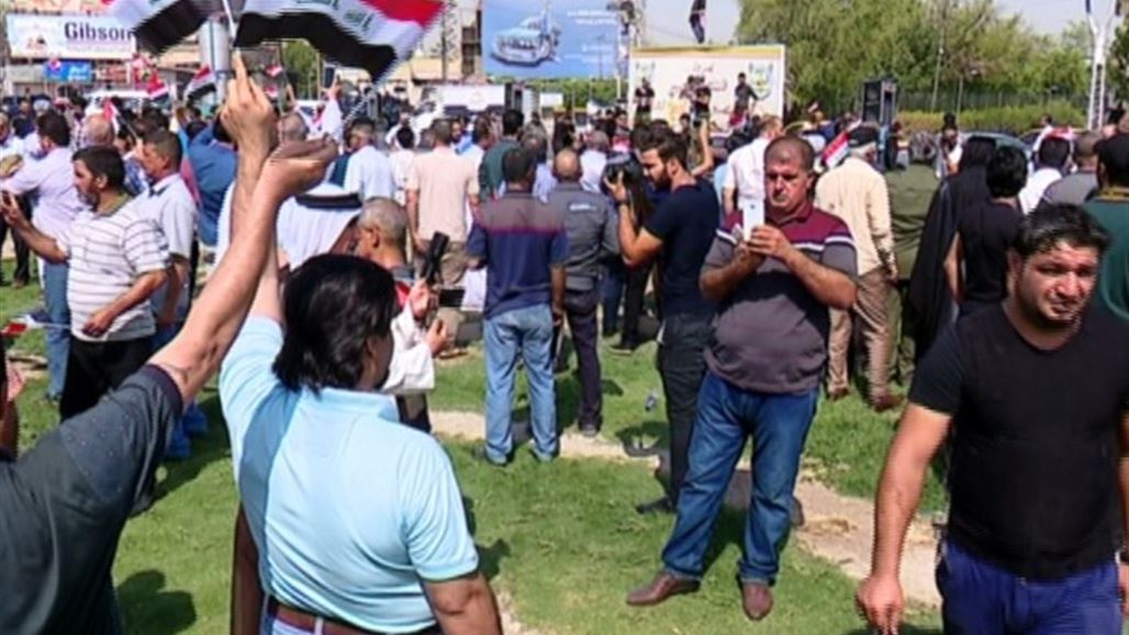 العشرات يتظاهرون وسط بغداد للمطالبة بحقوق الشهداء والمظلومين