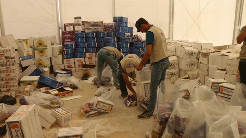 توزيع 1500 حصة غذائية بين نازحي مخيم 18 كيلو في الرمادي
