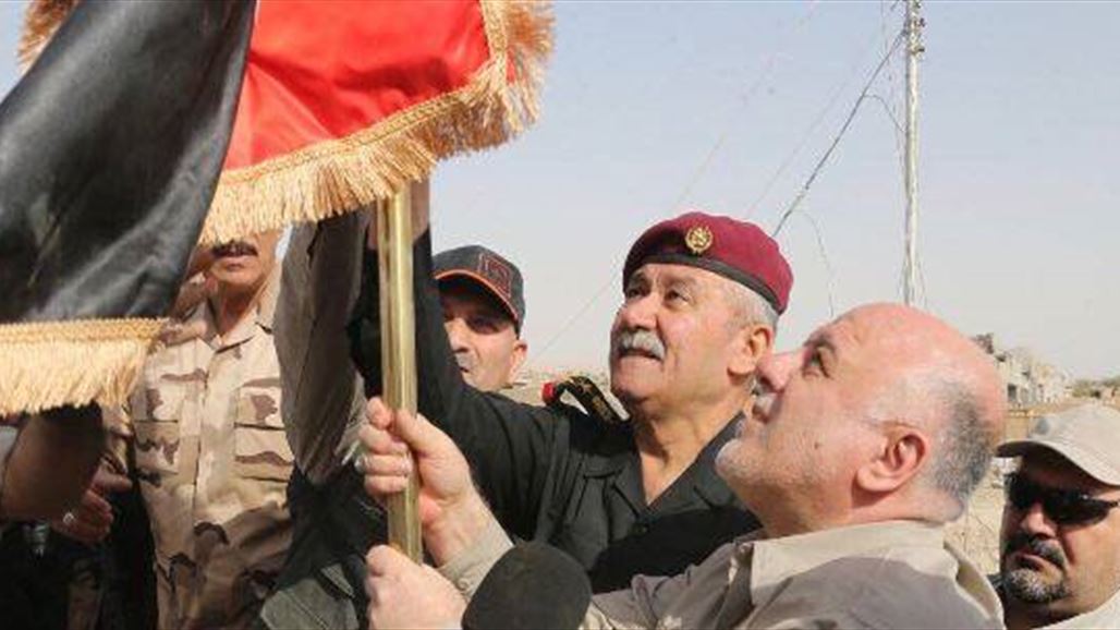 العبادي يرفع العلم العراقي فوق منفذ حصيبة الحدودي