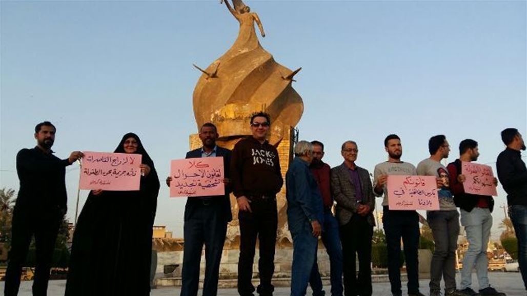 العشرات ينظمون وقفة احتجاجية في كربلاء ويطالبون بالغاء تعديل قانون الاحوال