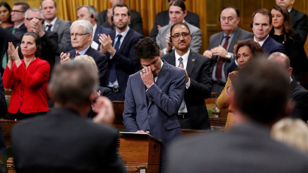 بالفيديو: رئيس الوزراء الكندي يبكي ويعتذر أمام الجميع