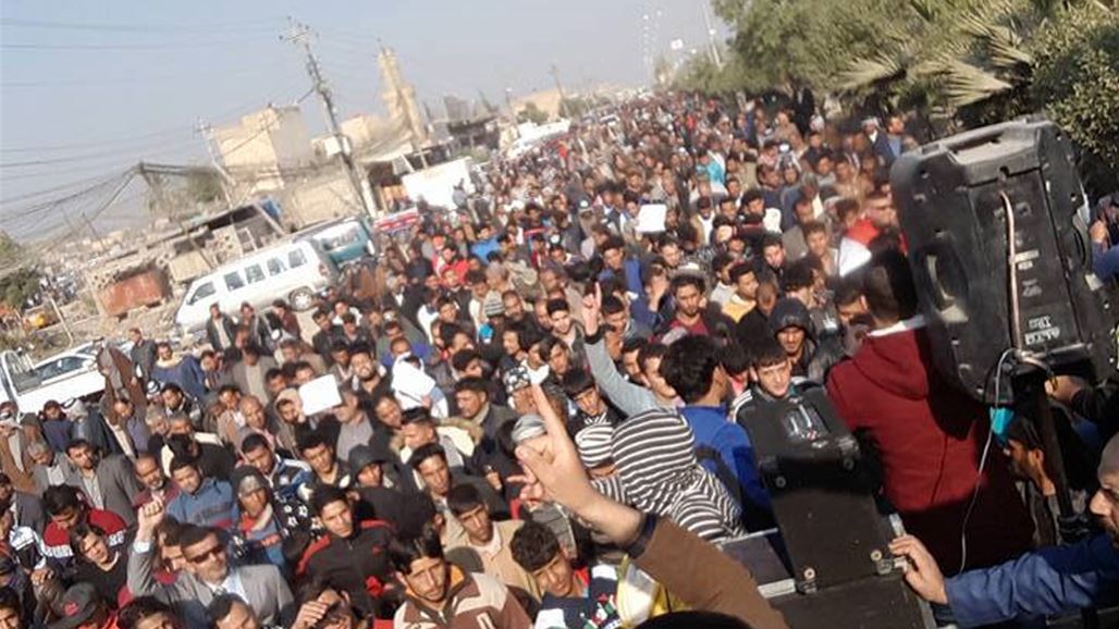 المئات يتظاهرون جنوبي بابل احتجاجا على خصخصة الكهرباء
