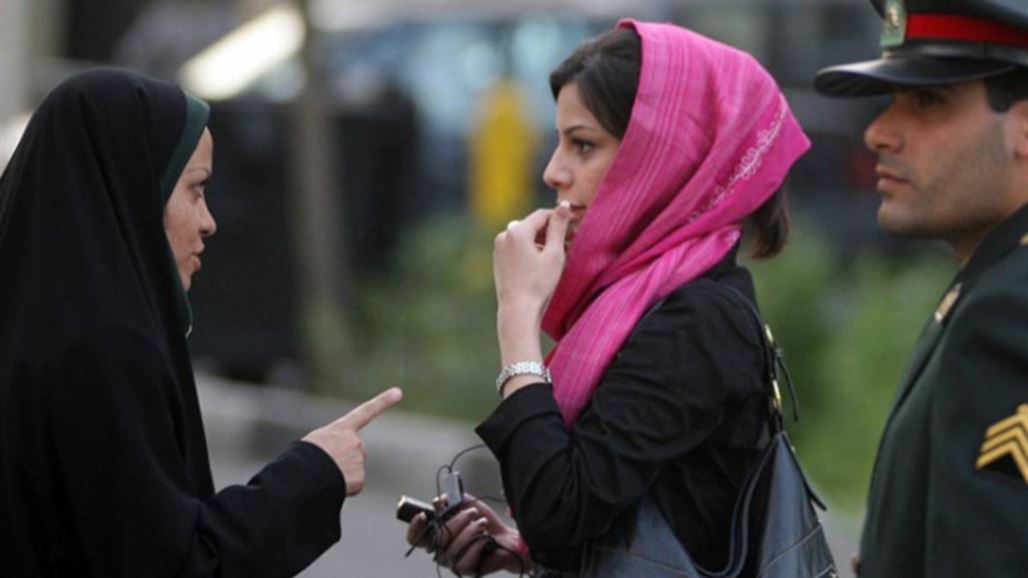 السلطات الإيرانية توقف ملاحقة الفتيات غير الملتزمات بالحجاب