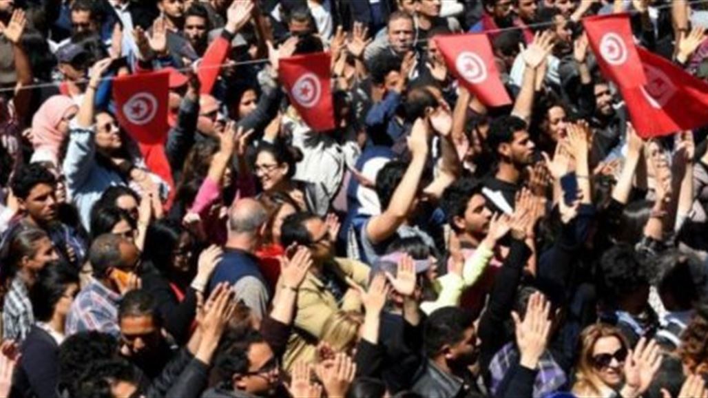 احتجاجات واسعة مناهضة للحكومة ومقتل متظاهر في تونس