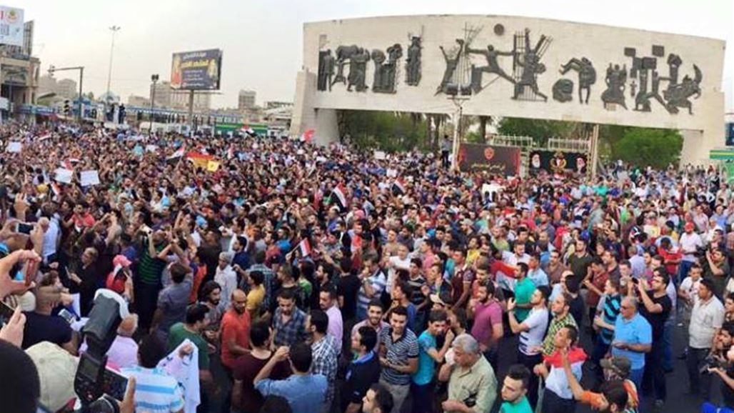 المئات يتظاهرون في ساحة التحرير وسط بغداد للمطالبة بالإصلاح