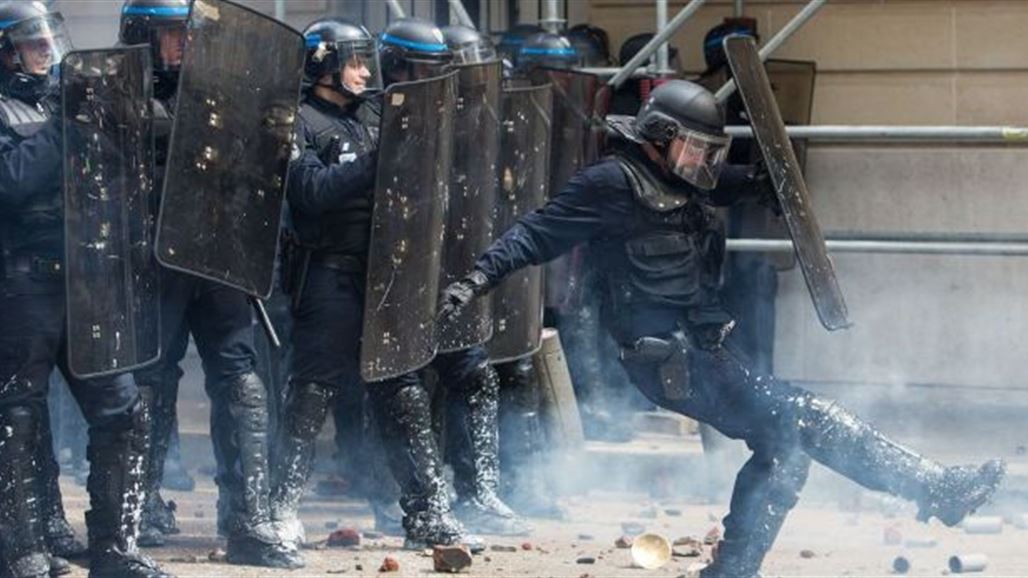حراس سجون فرنسيون يضربون عن العمل ويشتبكون مع الشرطة بسبب "الإسلاميين"