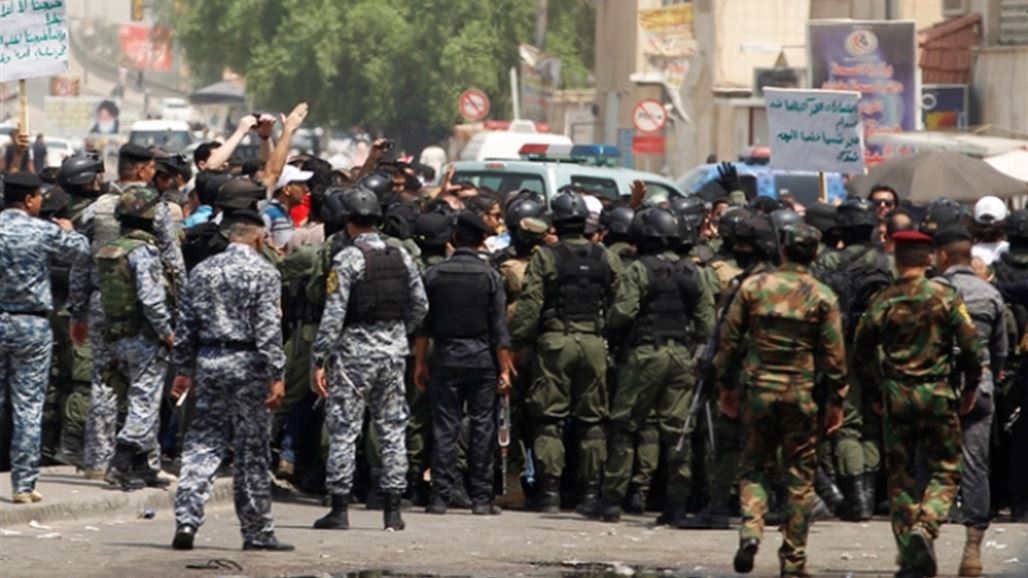 القوات الامنية تمنع متظاهري الناصرية من اقتحام منزل المحافظ