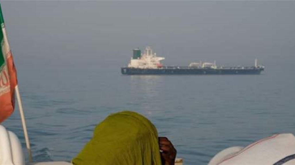 "فورين بوليسي" تحذر من مخاطر اقتصادية وسياسية لقرار ترامب بشأن النفط الإيراني