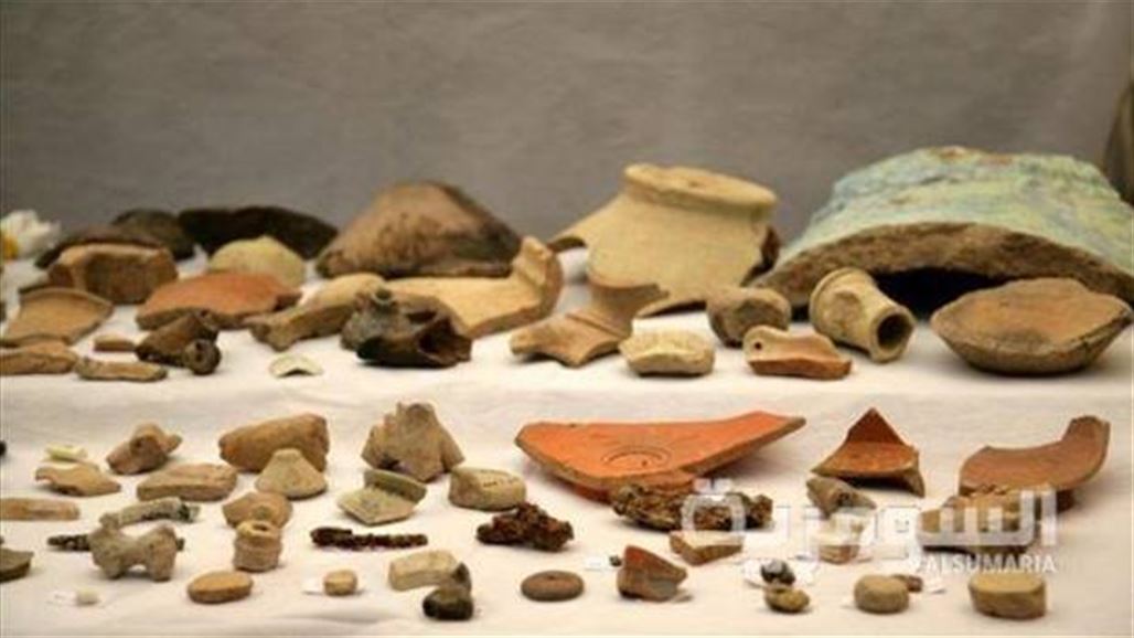 العثور على 40 قطعة أثرية جرفتها سيول الامطار من زقورة بابل
