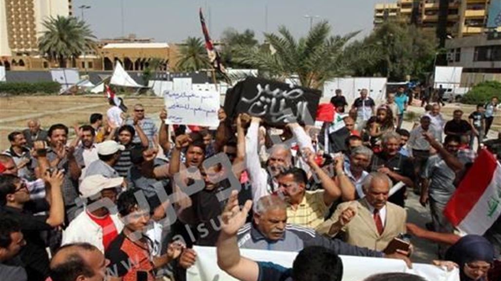 العشرات يتظاهرون ببغداد للمطالبة بعدم انتخاب المصوتين على فقرة الامتيازات الخاصة