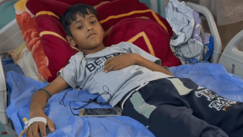 طفل يصاب بشلل نتيجة تلقيه لقاح الحصبة في ذي قار.. والده يروي التفاصيل (فيديو)