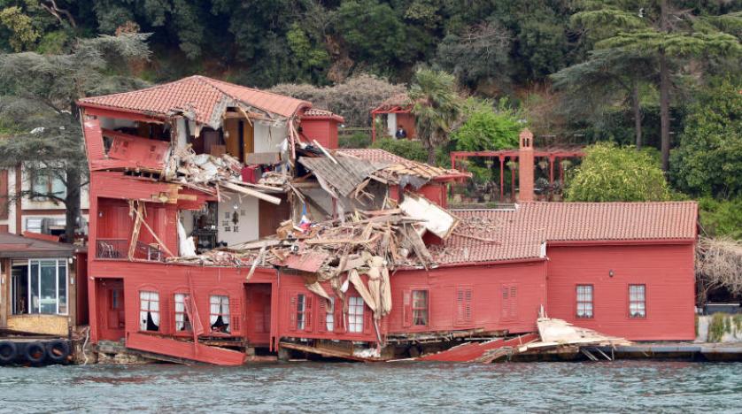 A cargo ship collides with an archaeological palace on the Bosphorus 636588522373451721-2018-04-07T154748Z_1592707652_RC1402026050_RTRMADP_3_TURKEY-CRASH-SHIP_0