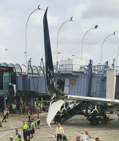 Two planes collide at Chicago airport 636699970865819213-DkrJs6EXoAE7anV