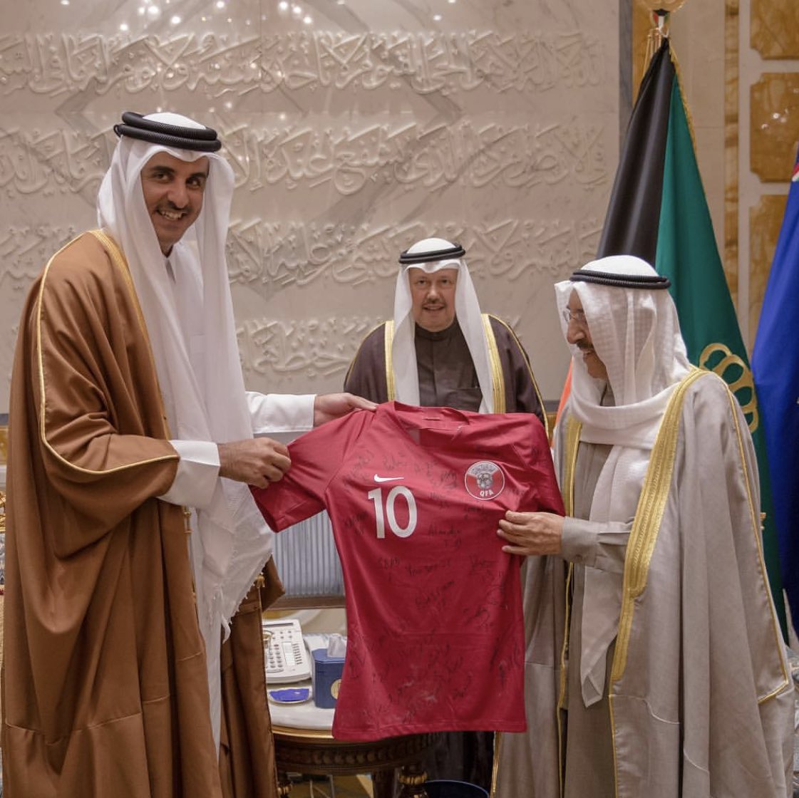In the image .. Amir of Qatar presents his Kuwaiti counterpart shirt "champion of Asia" Tuesday 5 Fe 636849473063213870-DykabbpX0AEYgP6