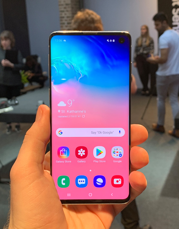      Galaxy S10  S10+  S10e 