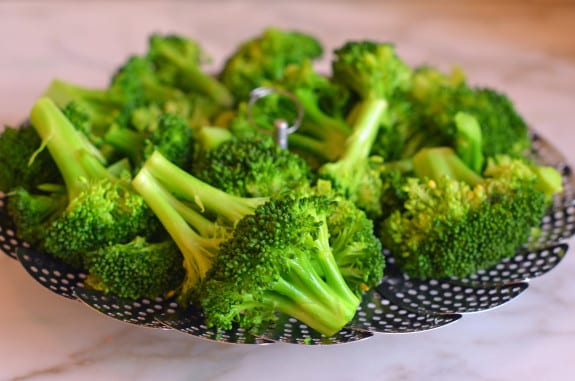 636874667583533212-Perfectly-Steamed-Broccoli-e1412347318279-575x381