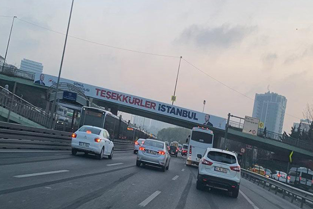 Erdogan's party objects to election results and hangs banners on the streets of Istanbul 636898701492093309-ghk-2