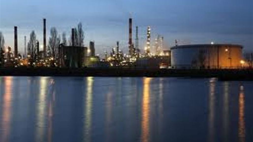 Oil falls to its lowest level due to increased stockpiles and record production in America Thursday NB-229000-636536728975464348