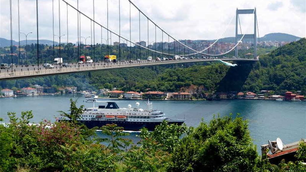  A cargo ship collides with an archaeological palace on the Bosphorus  NB-233819-636588522538186665